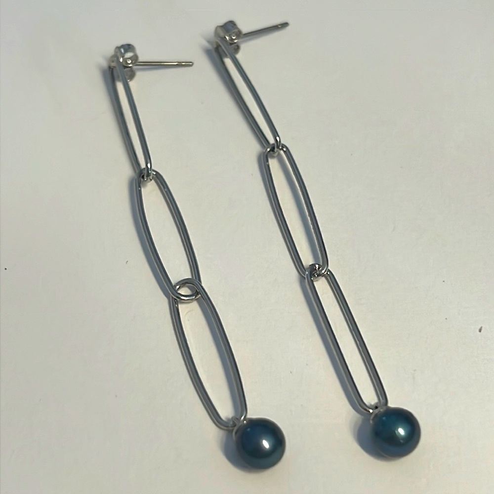 Vantel Pearls “Triple Link” Earrings